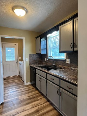 404 Sideline Dr, Oak Grove, KY 42262