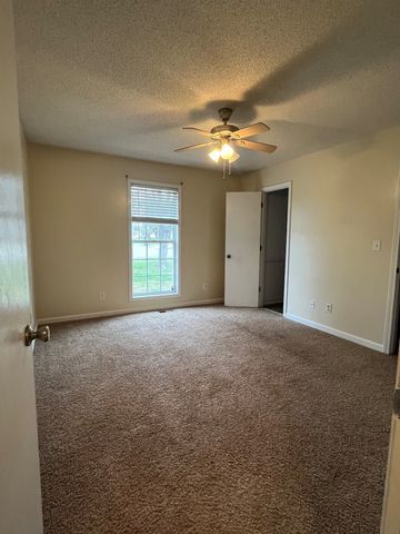 404 Sideline Dr, Oak Grove, KY 42262