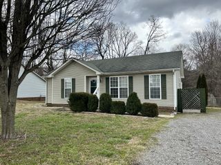 404 Sideline Dr, Oak Grove, KY 42262