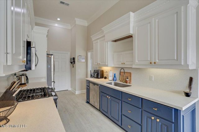 230 Lighthouse Lane, Brandon, MS 39047