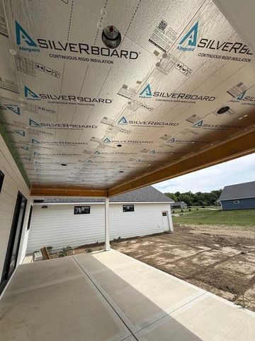 5143 N Brownwood Drive, Janesville, WI 53545