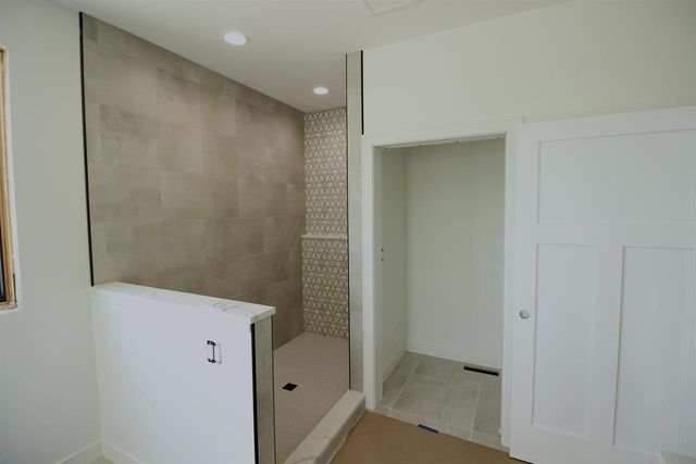 5143 N Brownwood Drive, Janesville, WI 53545