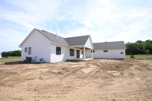 5143 N Brownwood Drive, Janesville, WI 53545