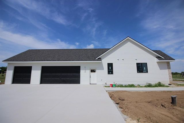 5143 N Brownwood Drive, Janesville, WI 53545