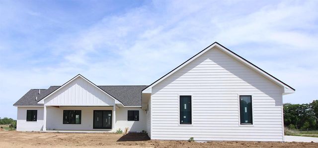 5143 N Brownwood Drive, Janesville, WI 53545