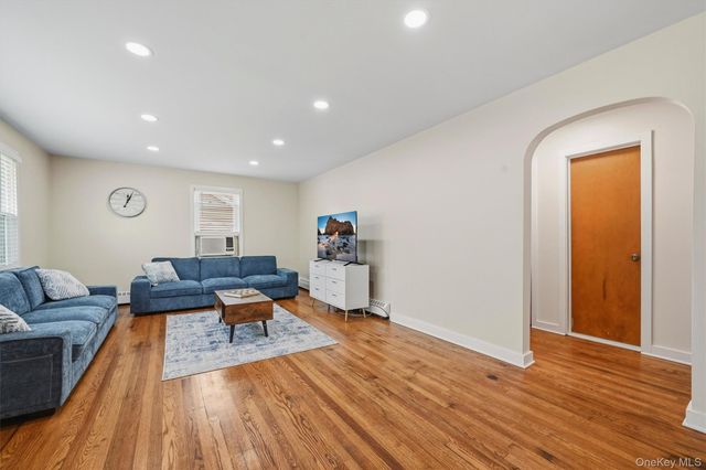 21 Hillside Avenue, Woodbourne, NY 12788