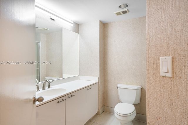 20185 E Country Club Dr 604, Aventura, FL 33180