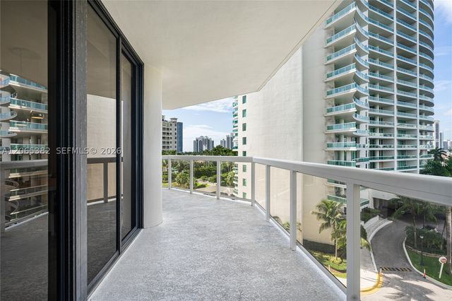 20185 E Country Club Dr 604, Aventura, FL 33180