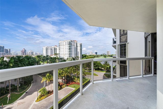 20185 E Country Club Dr 604, Aventura, FL 33180