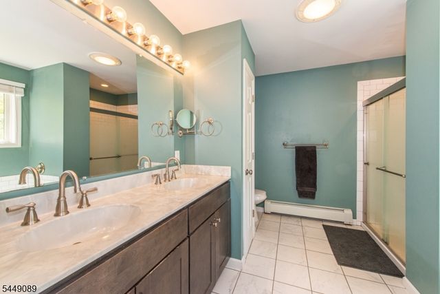88 Crescent Dr, Hampton Twp., NJ 07860