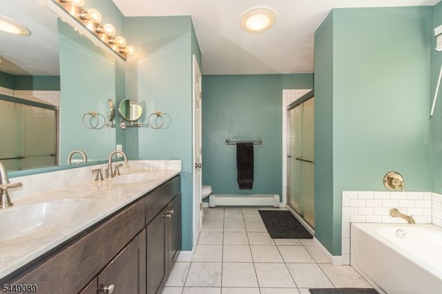88 Crescent Dr, Hampton Twp., NJ 07860