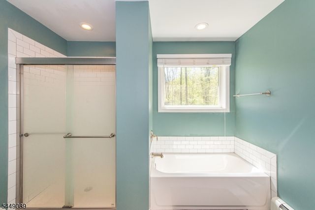 88 Crescent Dr, Hampton Twp., NJ 07860