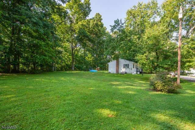 88 Crescent Dr, Hampton Twp., NJ 07860