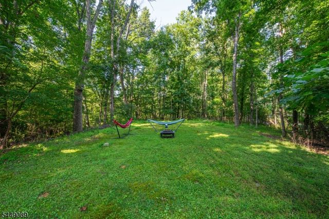 88 Crescent Dr, Hampton Twp., NJ 07860