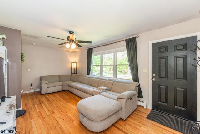 88 Crescent Dr, Hampton Twp., NJ 07860