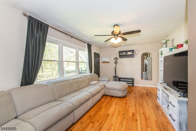88 Crescent Dr, Hampton Twp., NJ 07860