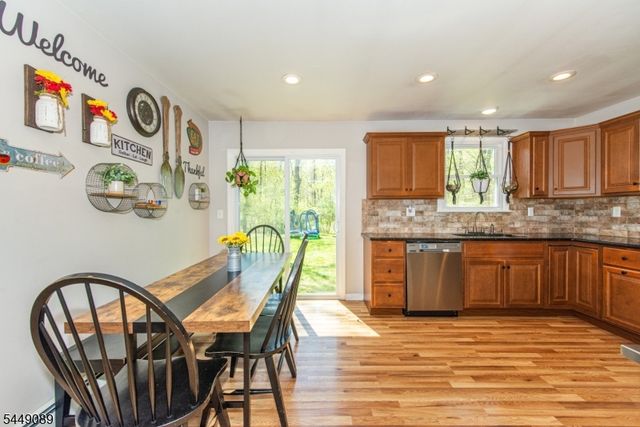 88 Crescent Dr, Hampton Twp., NJ 07860