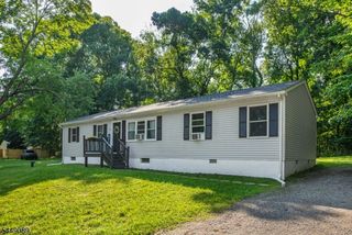 88 Crescent Dr, Hampton Twp., NJ 07860