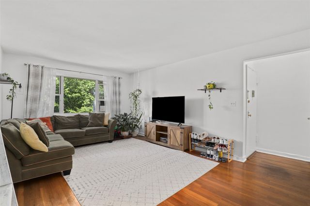 121 N Broadway 22F, White Plains, NY 10603