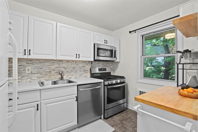 121 N Broadway 22F, White Plains, NY 10603