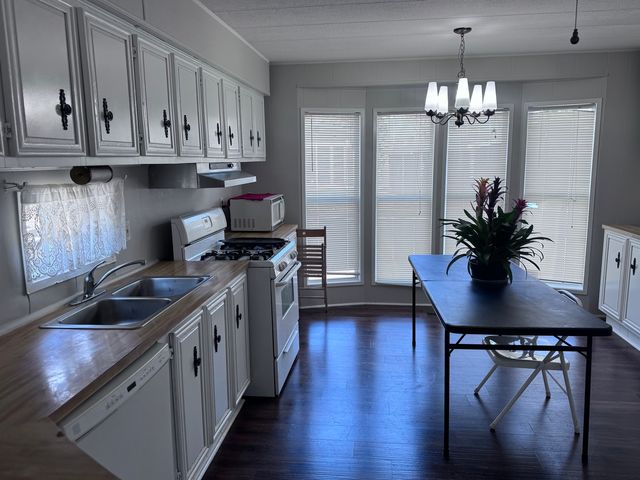 1336 Douglas Avenue 4, Montgomery, IL 60538