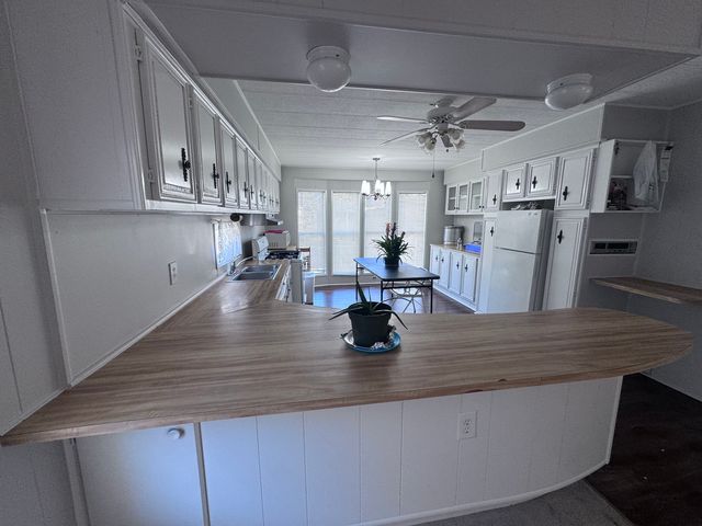 1336 Douglas Avenue 4, Montgomery, IL 60538