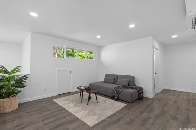 24 Muliwai Lane, Honolulu, HI 96817