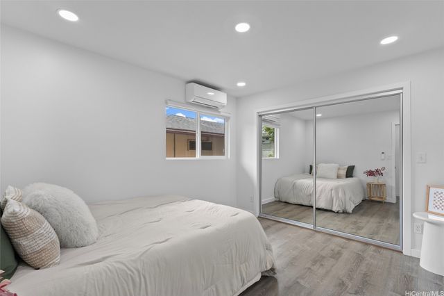 24 Muliwai Lane, Honolulu, HI 96817