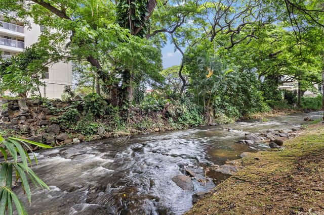 24 Muliwai Lane, Honolulu, HI 96817
