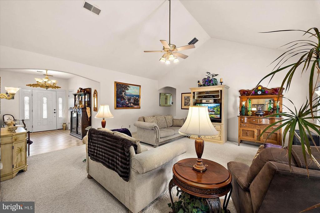 Image 14 of property listing at 5113 RIVER RD, Hurlock, MD 21643