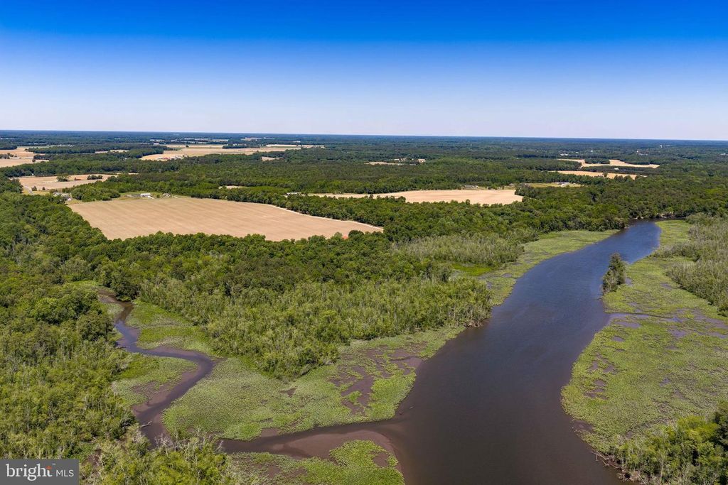 Image 3 of property listing at 5113 RIVER RD, Hurlock, MD 21643