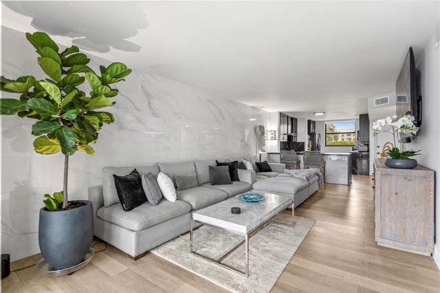 118 Lake Emerald Drive, Oakland Park, FL 33309