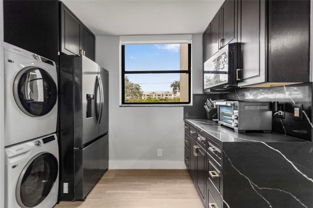 118 Lake Emerald Drive, Oakland Park, FL 33309