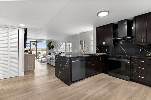 118 Lake Emerald Drive, Oakland Park, FL 33309