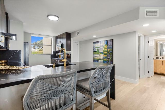 118 Lake Emerald Drive, Oakland Park, FL 33309