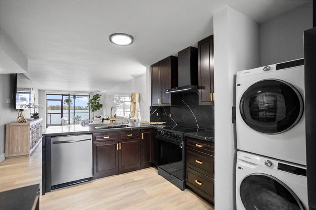 118 Lake Emerald Drive, Oakland Park, FL 33309