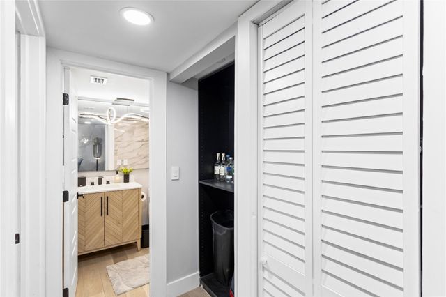 118 Lake Emerald Drive, Oakland Park, FL 33309