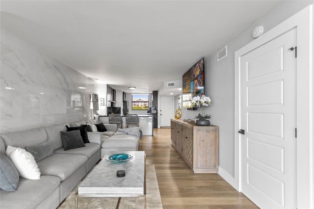 118 Lake Emerald Drive, Oakland Park, FL 33309