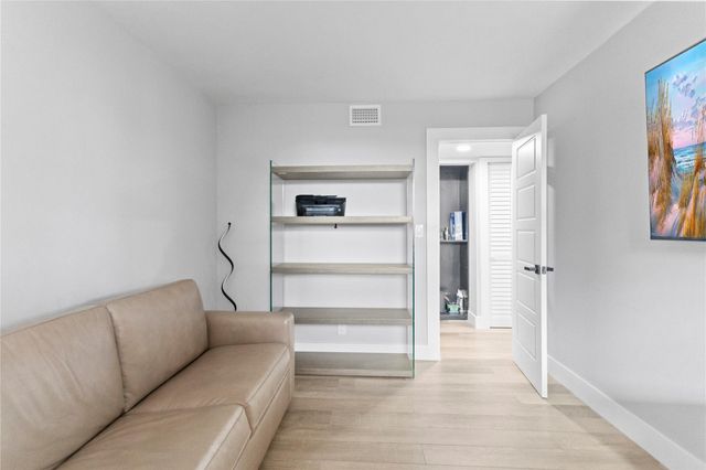 118 Lake Emerald Drive, Oakland Park, FL 33309