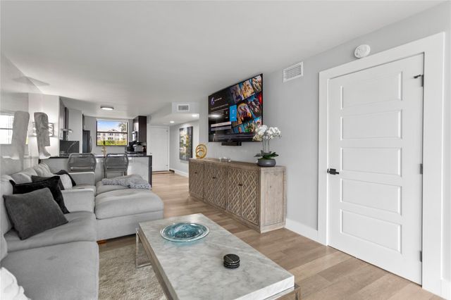 118 Lake Emerald Drive, Oakland Park, FL 33309