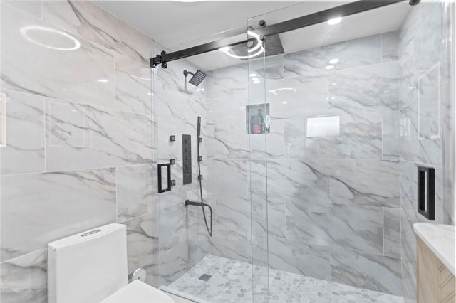 118 Lake Emerald Drive, Oakland Park, FL 33309