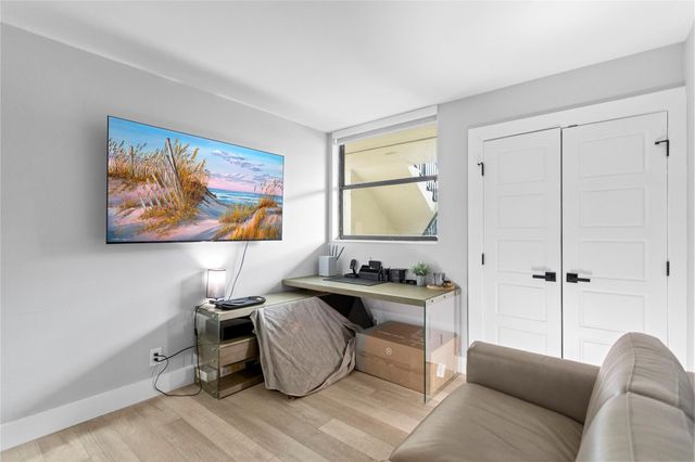 118 Lake Emerald Drive, Oakland Park, FL 33309