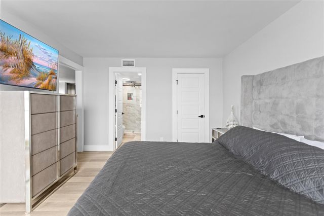 118 Lake Emerald Drive, Oakland Park, FL 33309