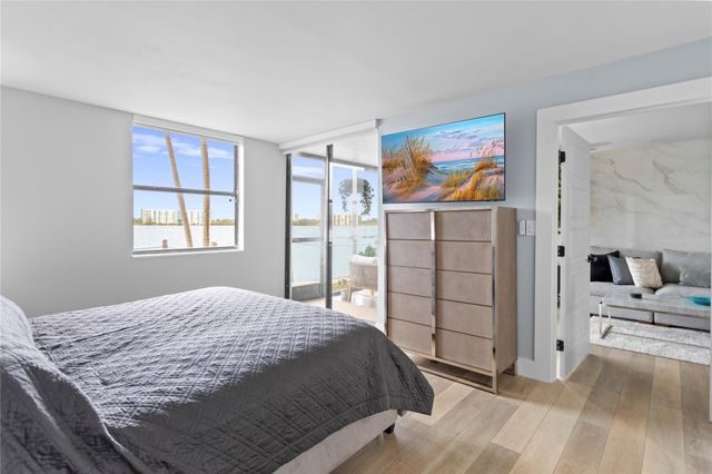 118 Lake Emerald Drive, Oakland Park, FL 33309