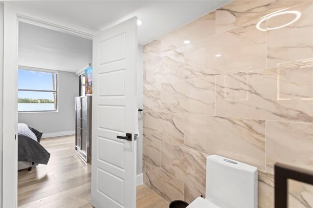 118 Lake Emerald Drive, Oakland Park, FL 33309