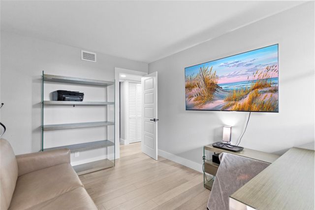 118 Lake Emerald Drive, Oakland Park, FL 33309