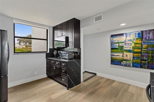 118 Lake Emerald Drive, Oakland Park, FL 33309