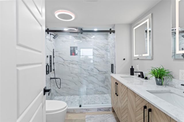 118 Lake Emerald Drive, Oakland Park, FL 33309