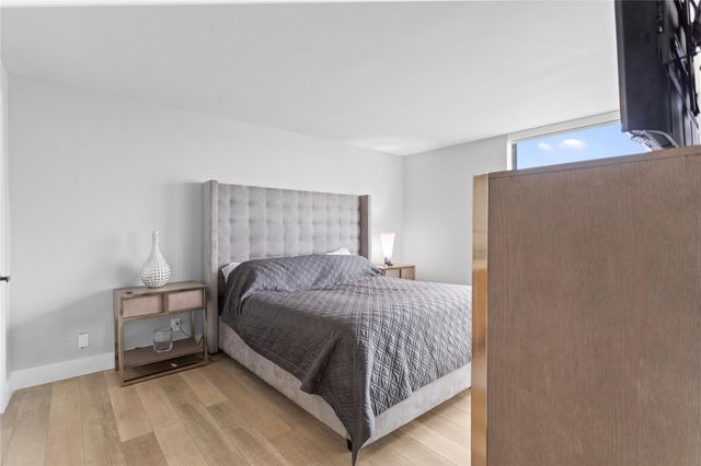 118 Lake Emerald Drive, Oakland Park, FL 33309