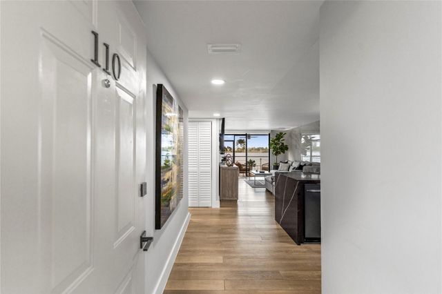 118 Lake Emerald Drive, Oakland Park, FL 33309